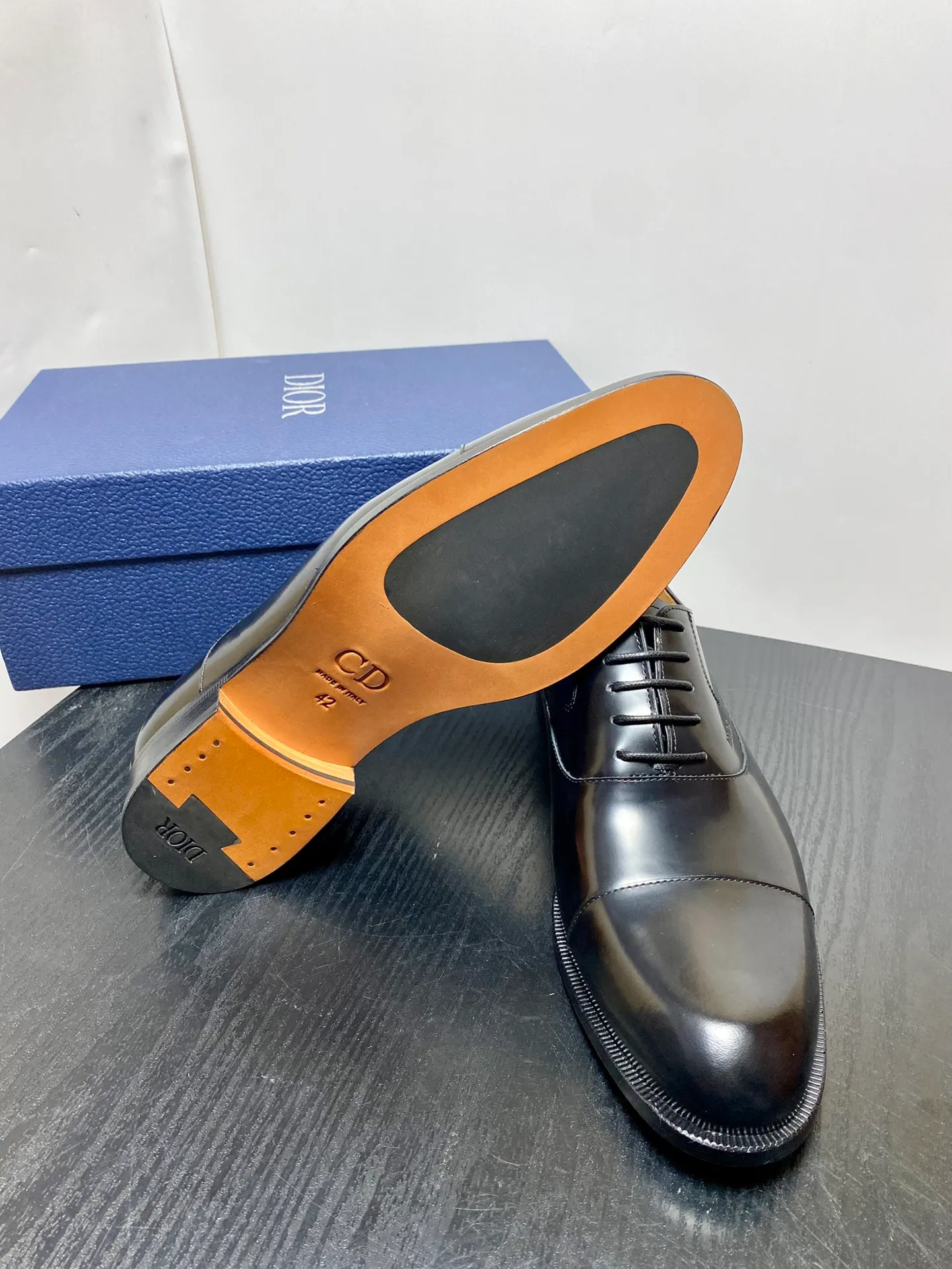 Men's shoes 💰960 Dior Derby shoes | Genuine leather sole formal leather shoes | Carefully crafted with open-edge beaded cowhide | Water-dyed cowhide lining | With classic lace-up closure | Exquisite embossed brand logo on the side | Glossy stacked heel design enhances style | Can be matched with formal or casual looks Size: 39-44 (customized at 38.45.46)